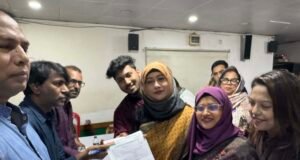 সংরক্ষিত নারী আসনে মনোনয়নপত্র তুললেন শিল্পী রেজা