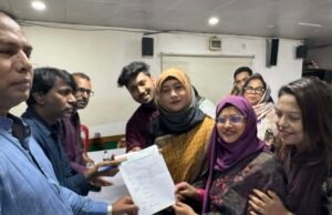 সংরক্ষিত নারী আসনে মনোনয়নপত্র তুললেন শিল্পী রেজা