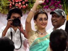 বিজয়ের শপথ অনুষ্ঠানে নজর কাড়লেন তৃষা